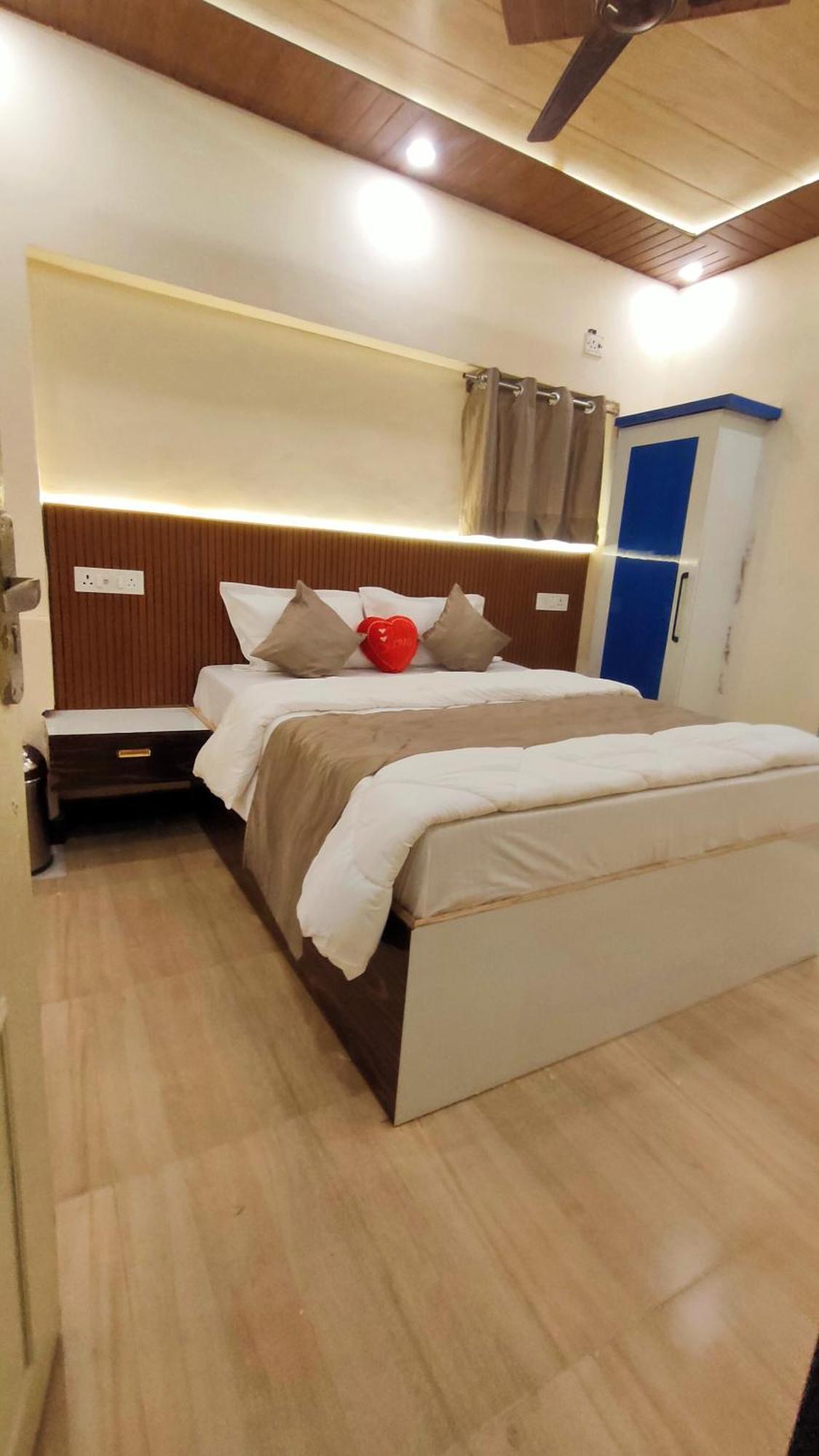 ホテル Sri Krishna Residency バラナシ エクステリア 写真