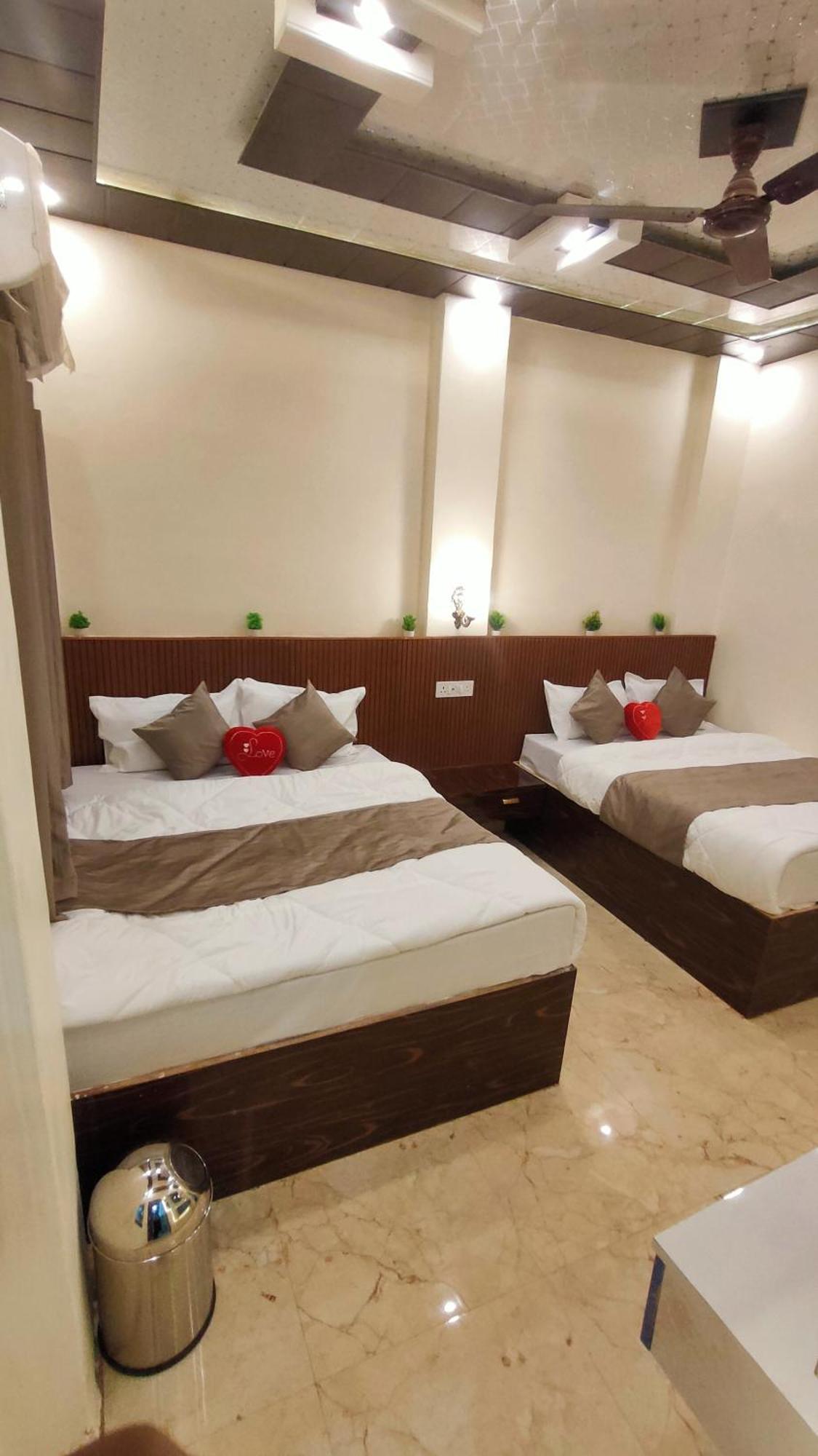 ホテル Sri Krishna Residency バラナシ エクステリア 写真