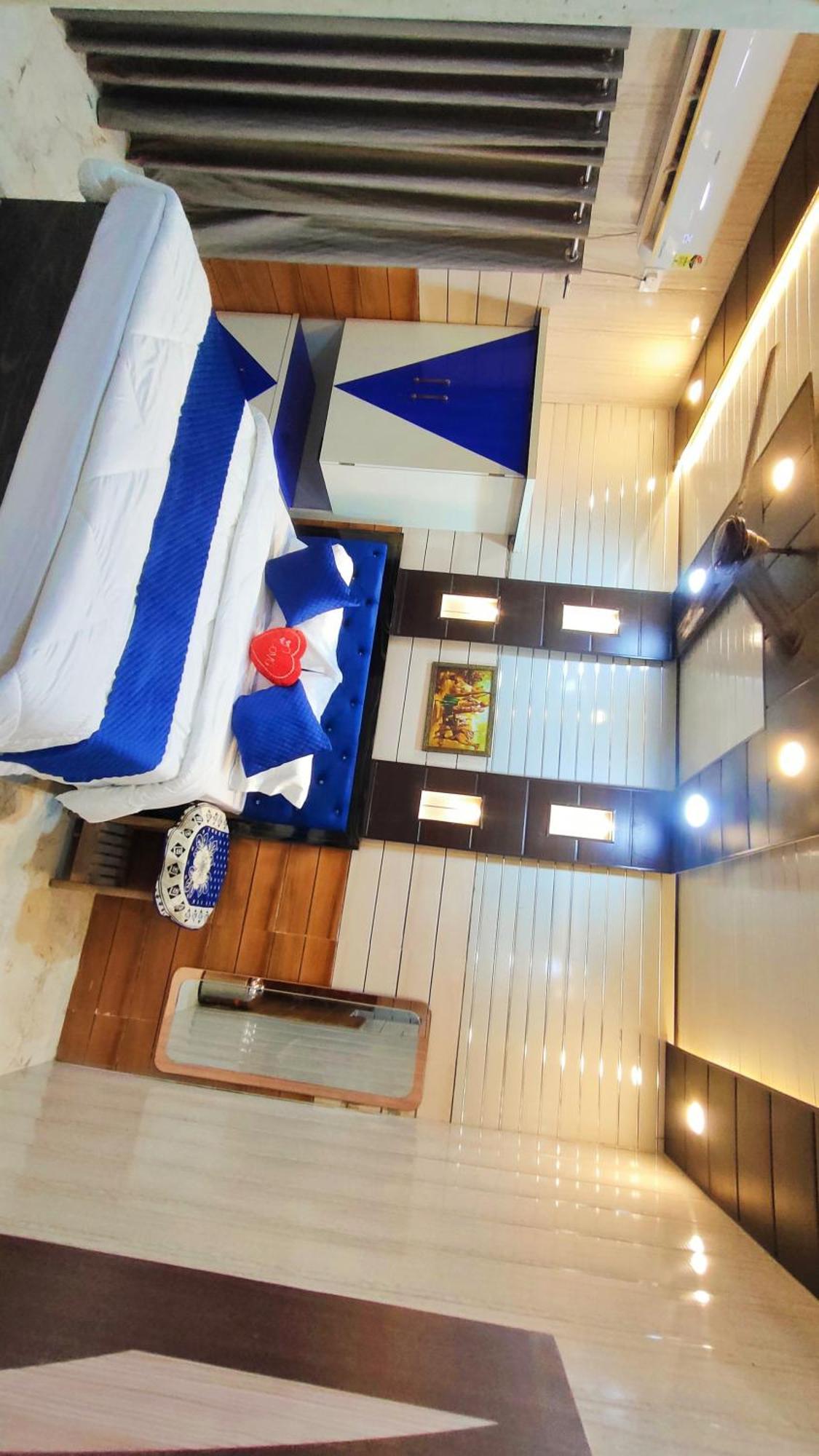 ホテル Sri Krishna Residency バラナシ エクステリア 写真
