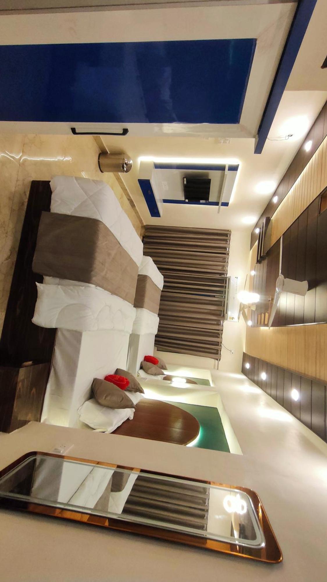 ホテル Sri Krishna Residency バラナシ エクステリア 写真
