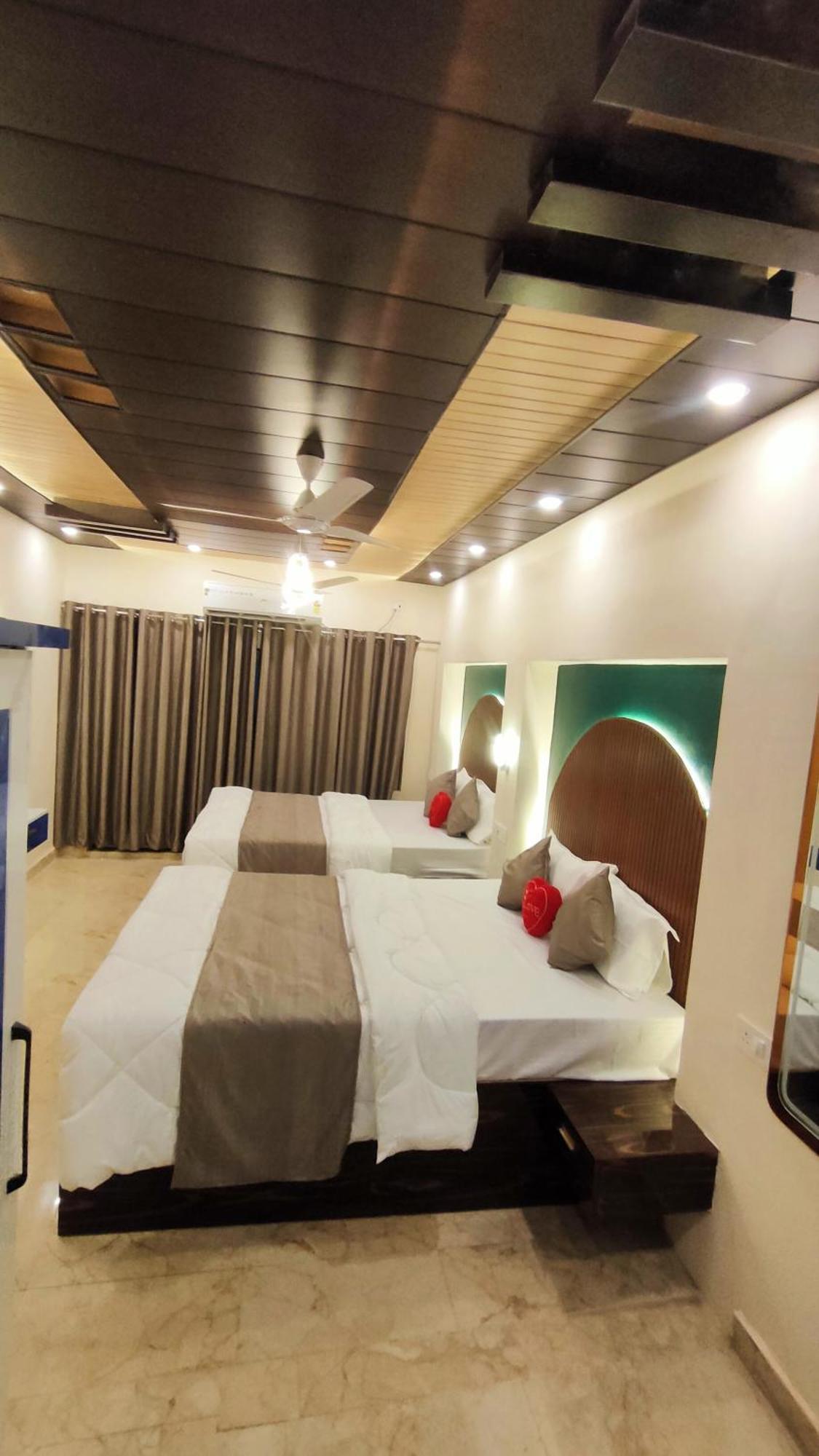 ホテル Sri Krishna Residency バラナシ エクステリア 写真
