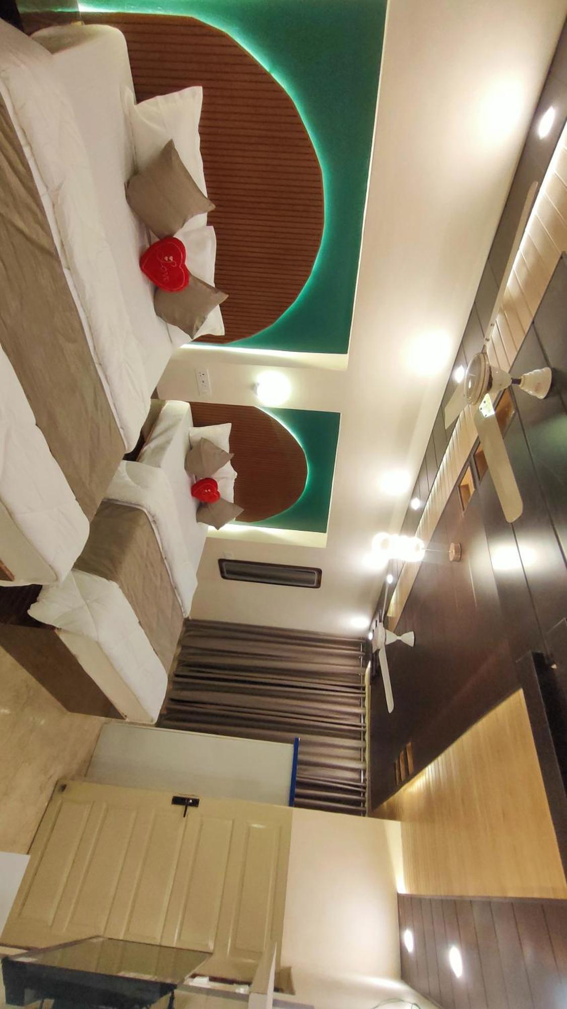 ホテル Sri Krishna Residency バラナシ エクステリア 写真