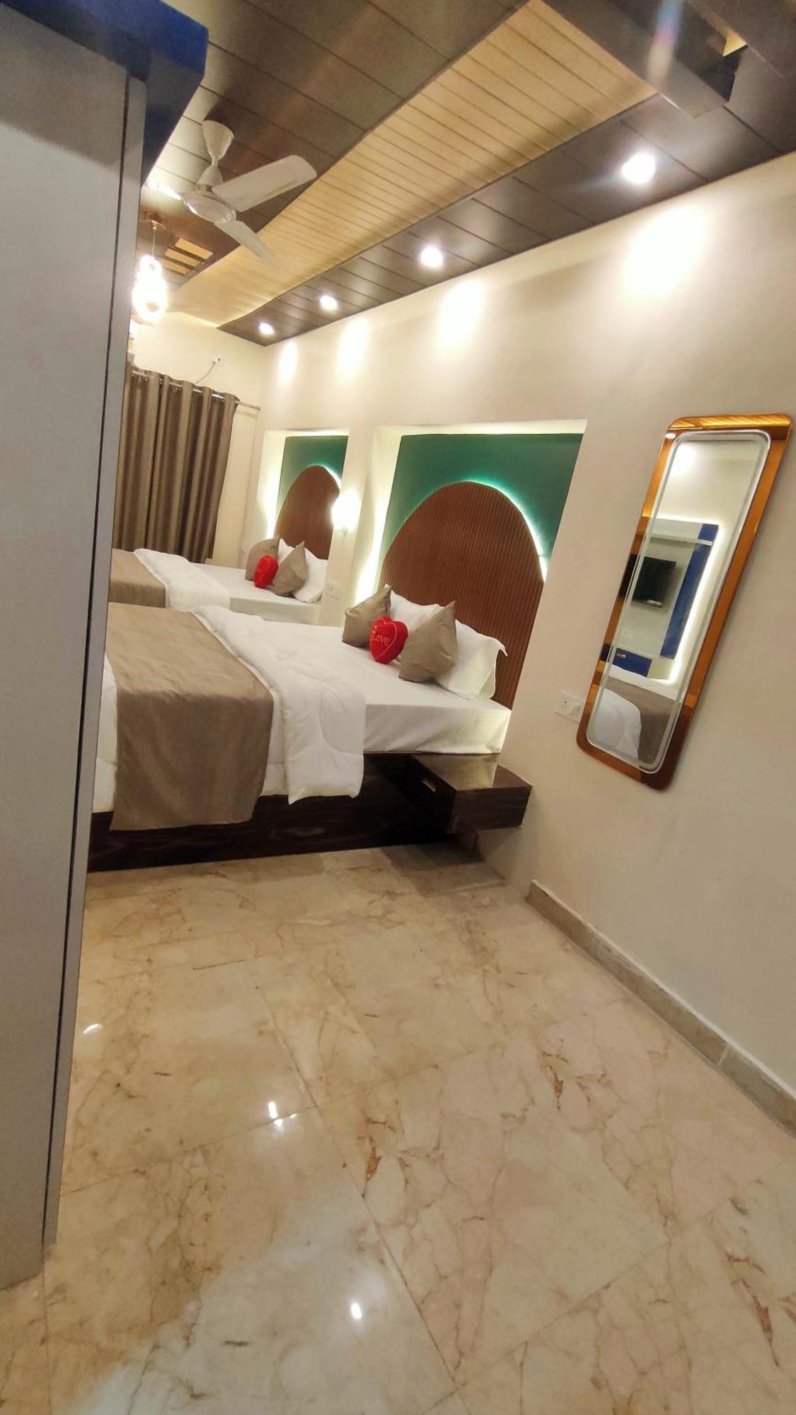 ホテル Sri Krishna Residency バラナシ エクステリア 写真
