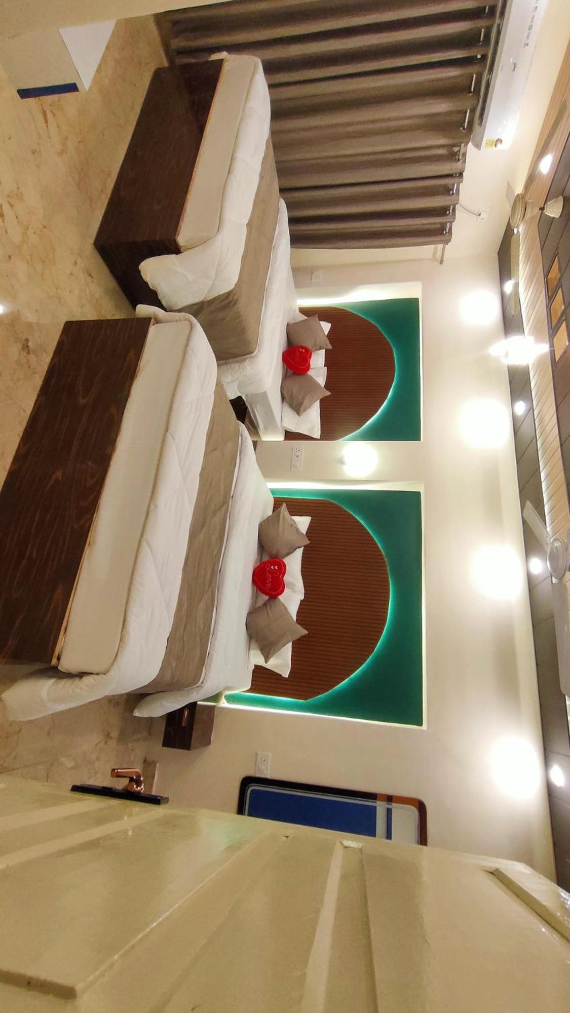 ホテル Sri Krishna Residency バラナシ エクステリア 写真