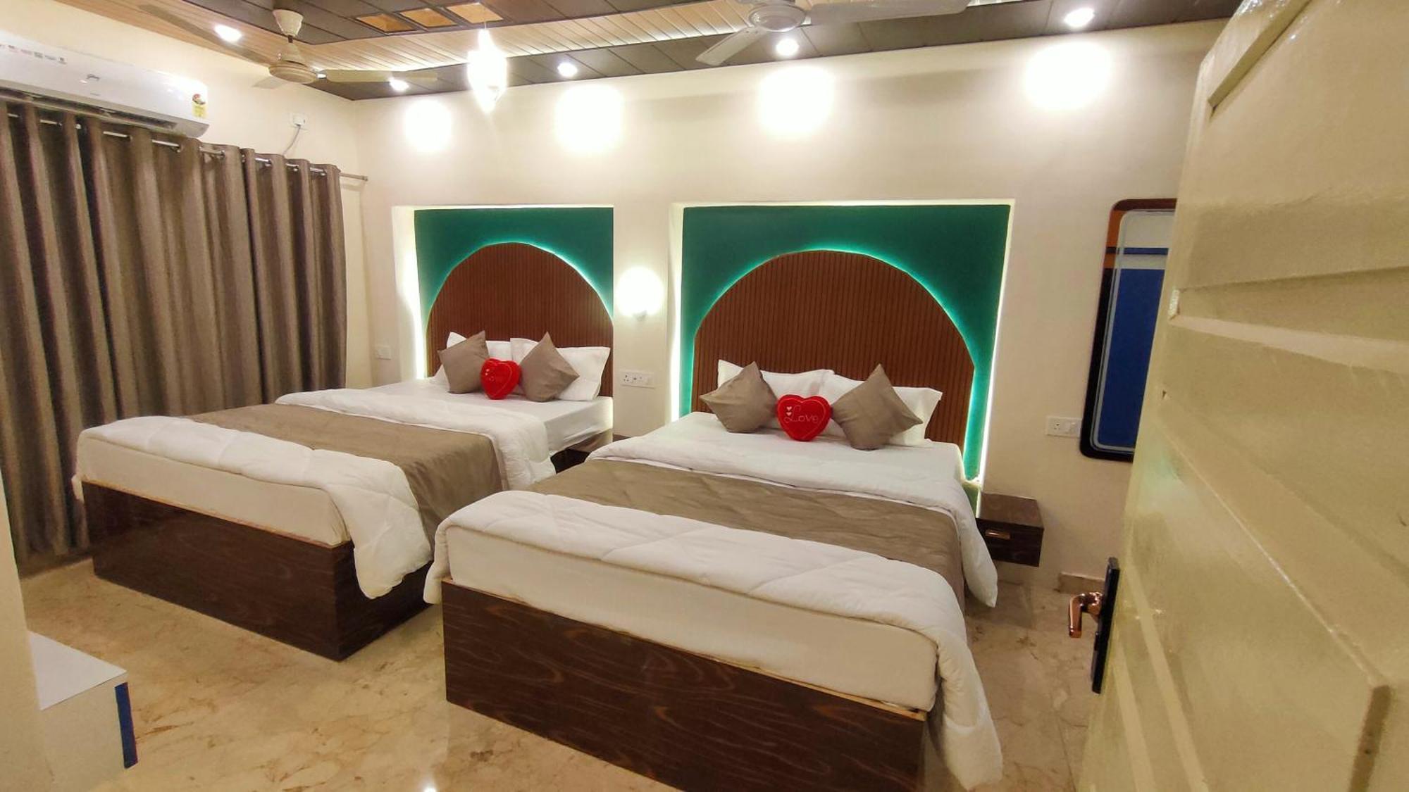 ホテル Sri Krishna Residency バラナシ エクステリア 写真