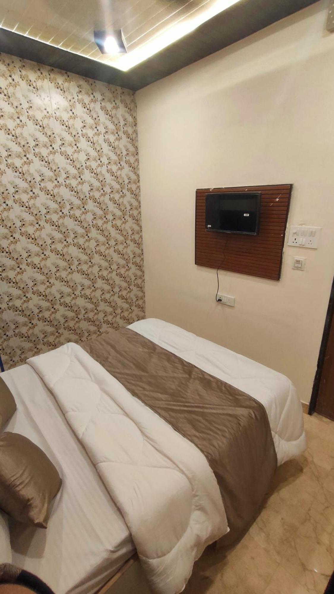 ホテル Sri Krishna Residency バラナシ エクステリア 写真