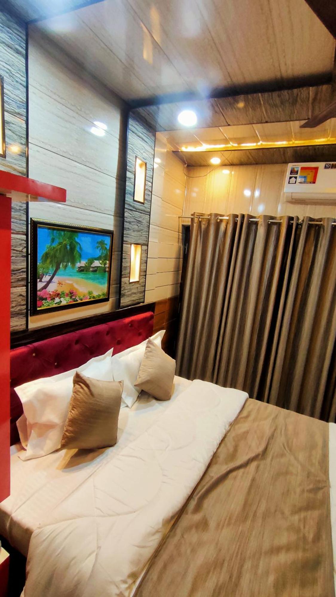 ホテル Sri Krishna Residency バラナシ エクステリア 写真