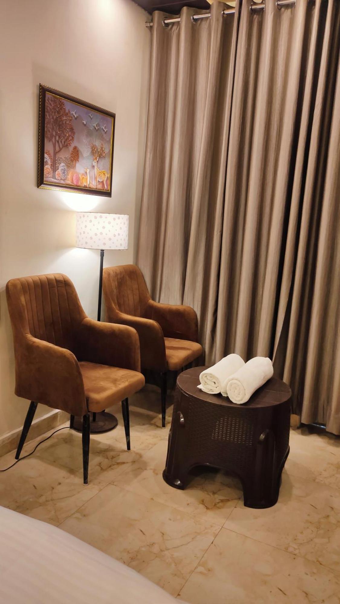 ホテル Sri Krishna Residency バラナシ エクステリア 写真