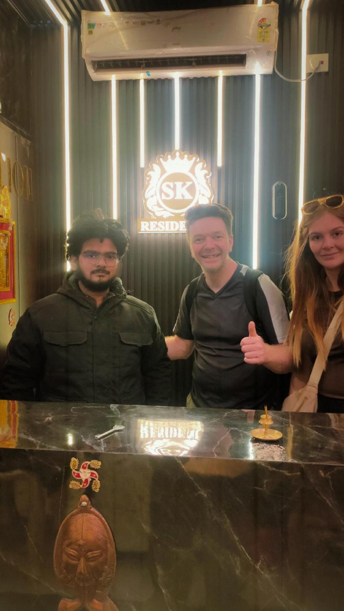 ホテル Sri Krishna Residency バラナシ エクステリア 写真